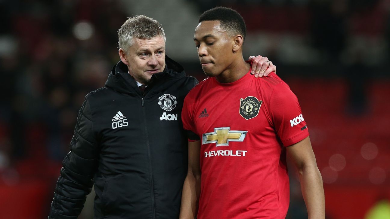6/10 Martial isolated as Man United devoid of creativity in draw vs. Wolves