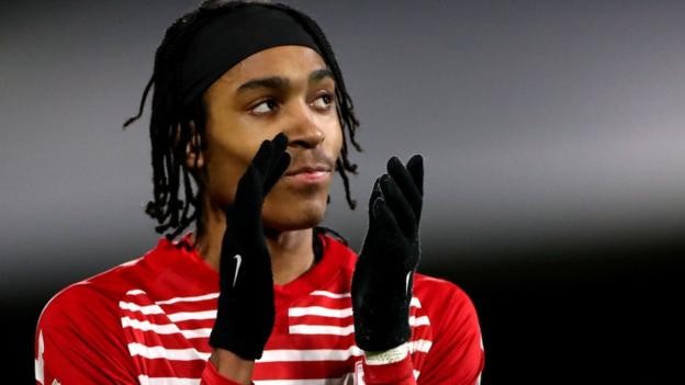 Djed Spence: Middlesbrough full-back signs new contract until summer of 2022