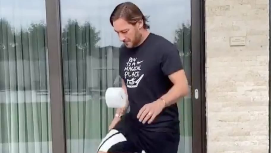 10 of the Best #10toqueschallenge Attempts by Professional Footballers - Ranked