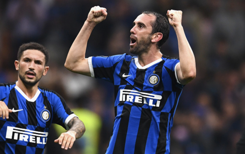 Manchester United and Valencia to battle for Inter defender