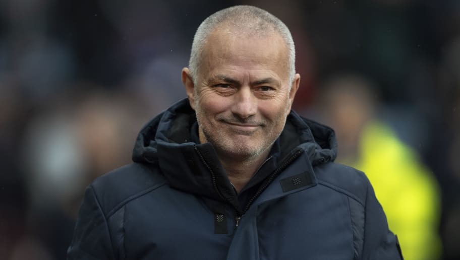 Jose Mourinho Helps Deliver Essential Goods to Elderly During Coronavirus Crisis