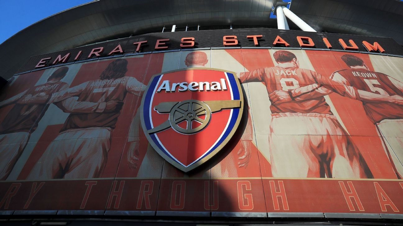 Arsenal at odds with players over wage cuts amid suspension of play - sources