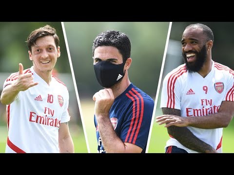 Auba's dancing! | Behind the scenes at Arsenal training centre