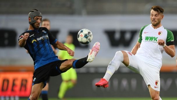 Augsburg, Paderborn share points in relegation battle