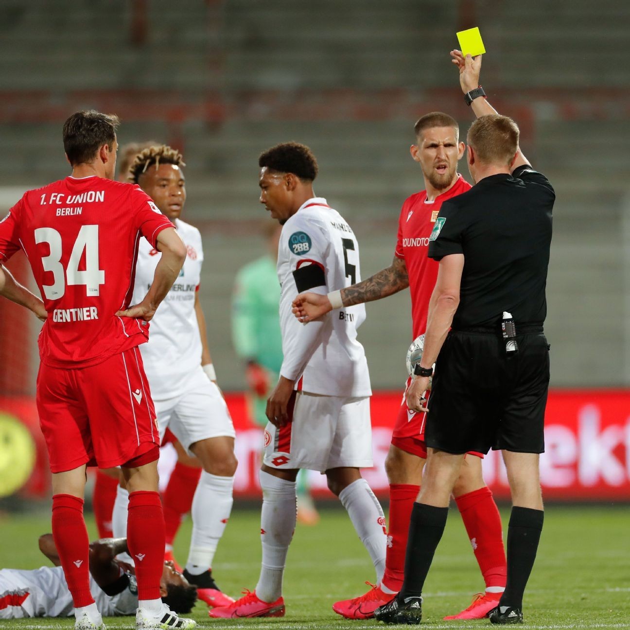Ingvartsen rescues point for 10-man Union Berlin against Mainz