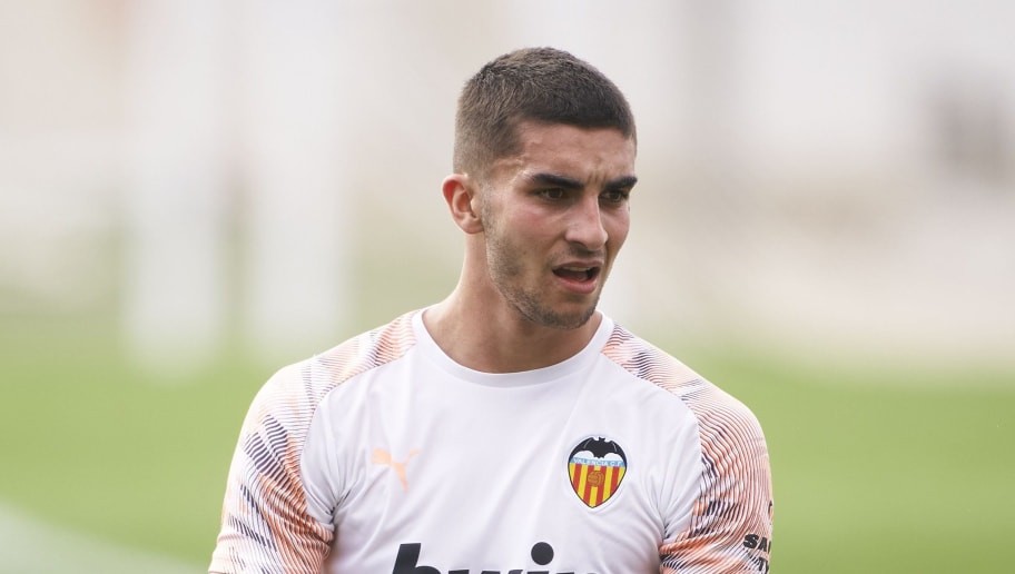 Ferran Torres Speaks Out on Valencia Future Amid Liverpool & Man Utd Links