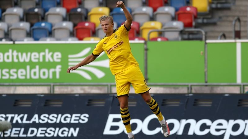 Haaland strikes to keep title race alive