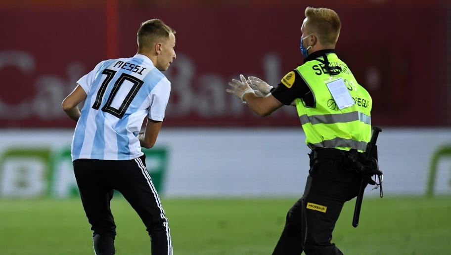 Barcelona Pitch Invader Reveals How He Got Into Stadium for Selfie With Lionel Messi