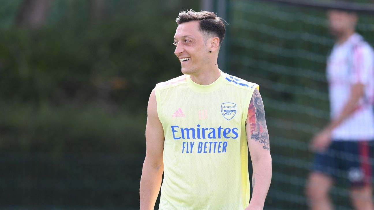 Sources: Ozil wants Arsenal stay, club want to sell