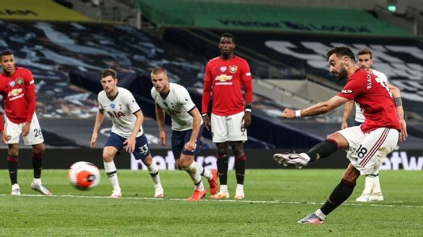 Man United strike late to deny Tottenham