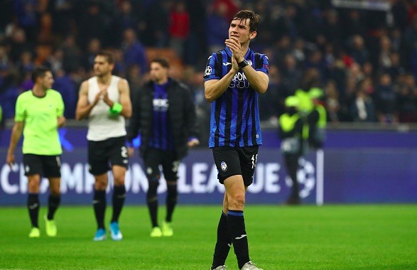 Atalanta midfielder ridicules himself after own goal
