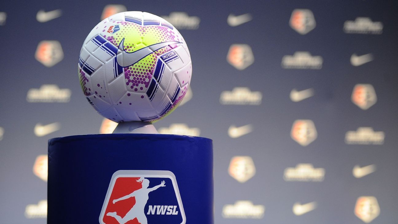 NWSL players take knee during national anthem