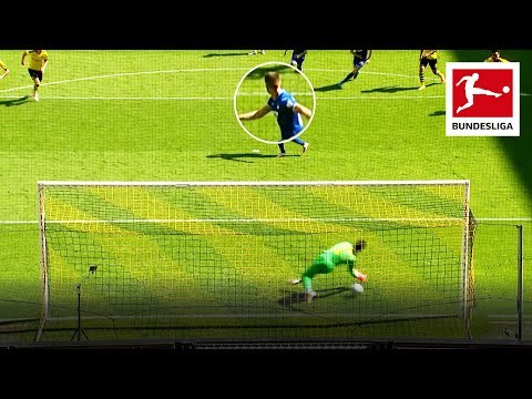 Cheeky No Look Penalty - Kramaric Outsmartes Borussia Dortmund's Bürki