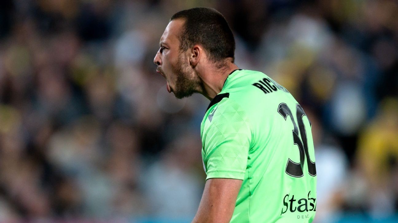 Octa-gone! Goalkeeper quits soccer to pursue MMA dream