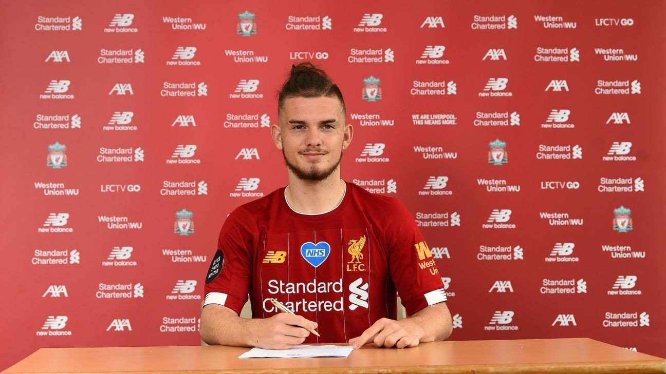 Elliott signs professional contract with Liverpool