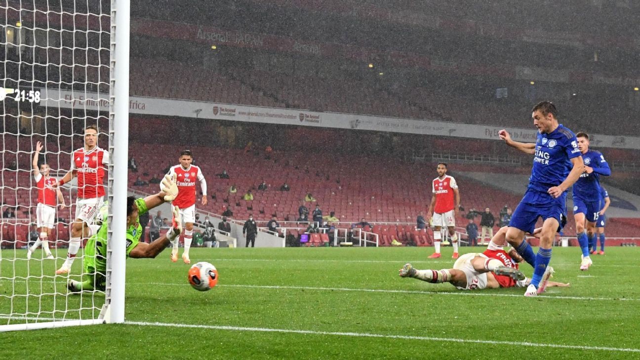 Arsenal denied by Leicester late show