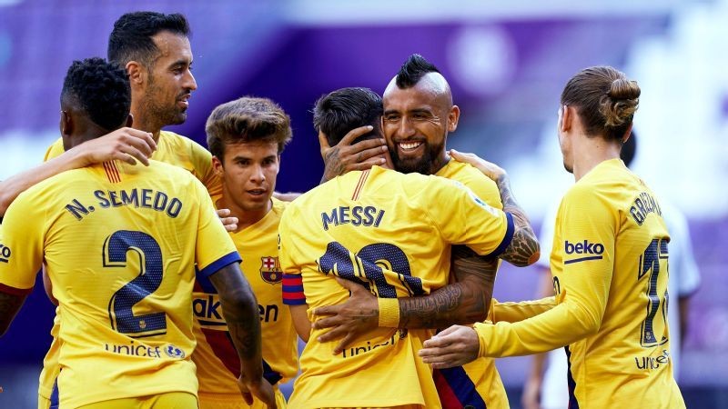 Vidal strike helps Barca keep pace with Real