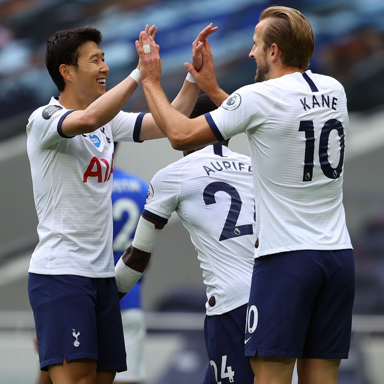 Kane double as Spurs beat Leicester 3-0