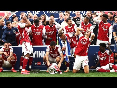 ? Why's man doing this?! THAT trophy lift | 2020 Heads Up FA Cup winners!