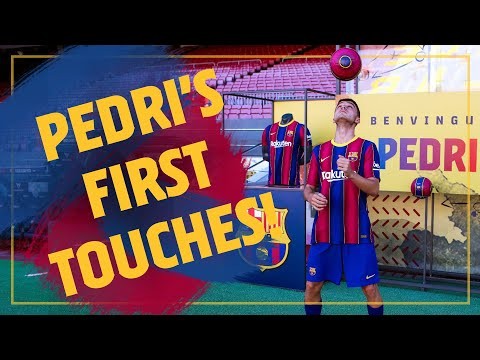 ? PEDRI touches the ball for the first time at Camp Nou!