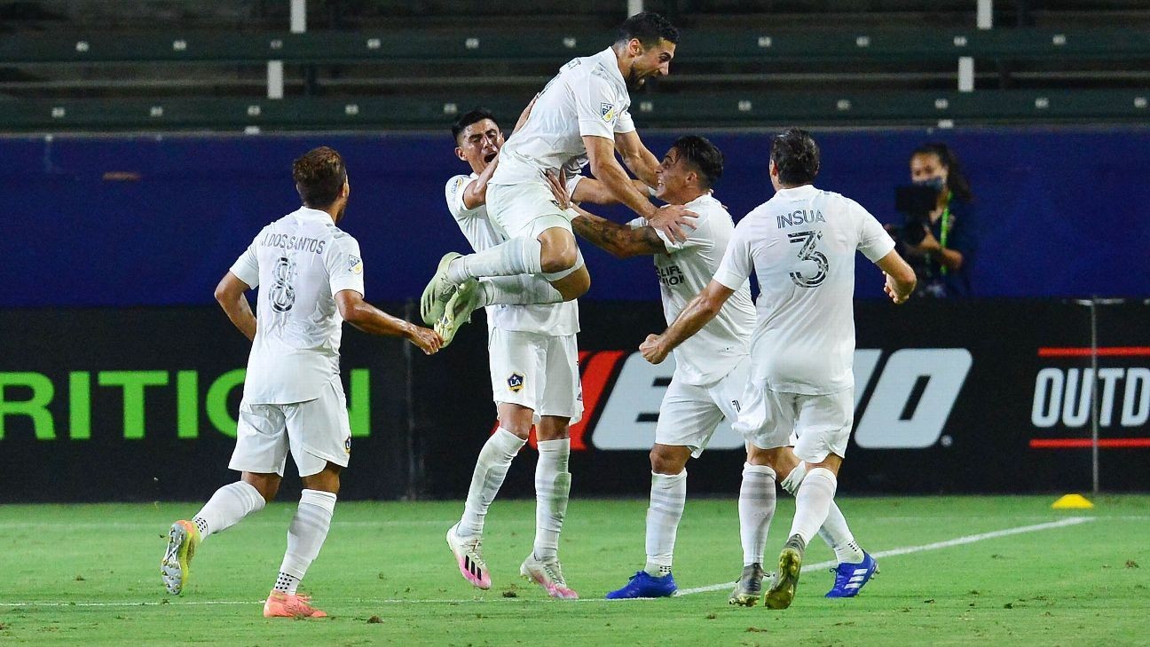 Lletget bicycle kick seals Galaxy's El Trafico win