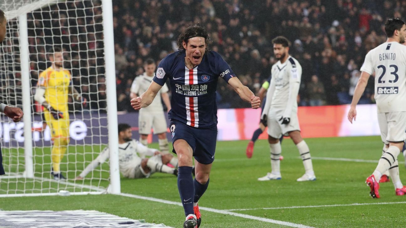 Man Utd sign striker Cavani on free transfer