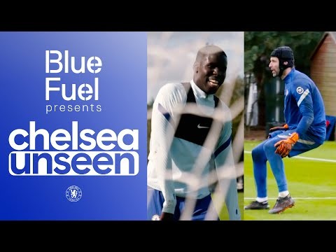 Kurt Zouma Goes In Goal! ? Petr Cech Helps Train Chelsea Goalkeepers | Chelsea Unseen