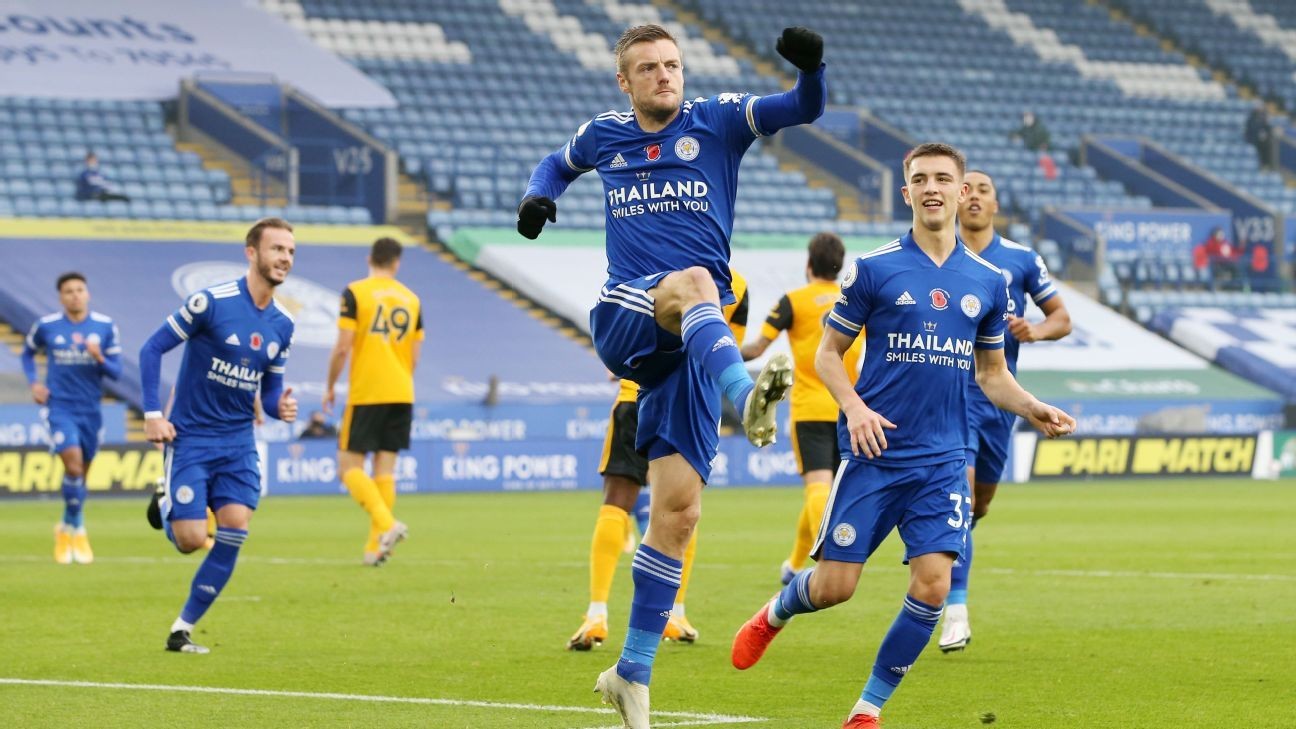 Vardy penalty earns Leicester tight win