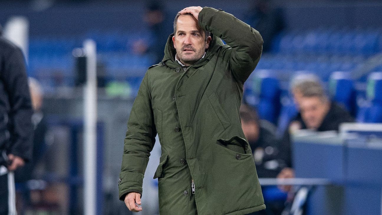Schalke sack 2nd boss this term amid winless run