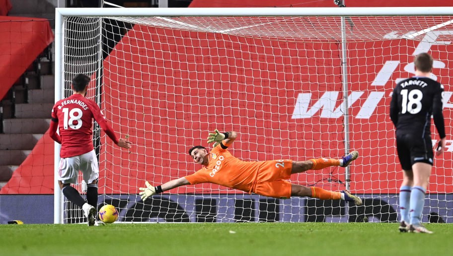 Twitter goes mad as Manchester United kick off 2021 with controversial penalty