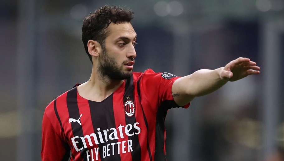 Arsenal considering signing Hakan Calhanoglu on free transfer from Milan
