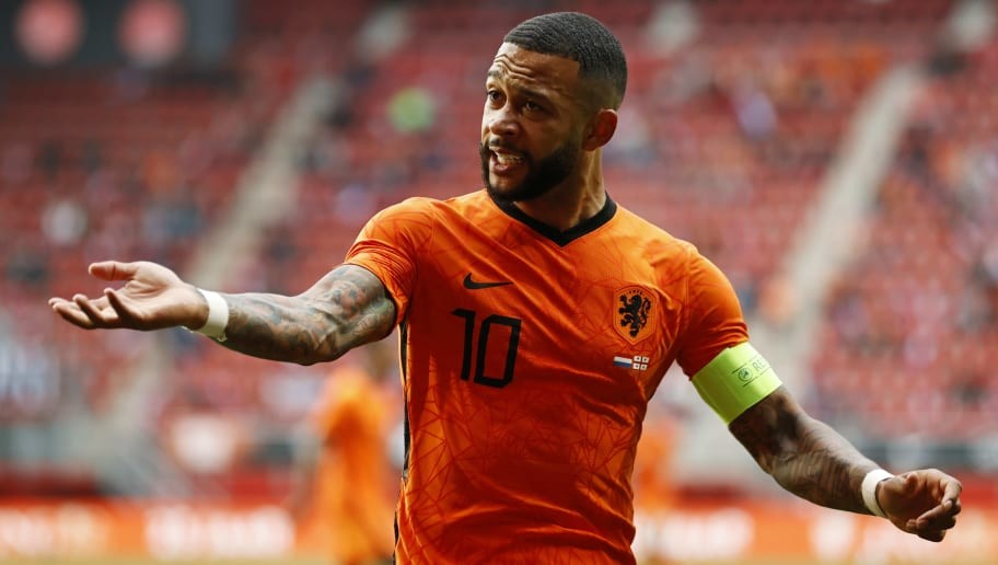 Barcelona improve offer to Memphis Depay as Juventus consider late bid