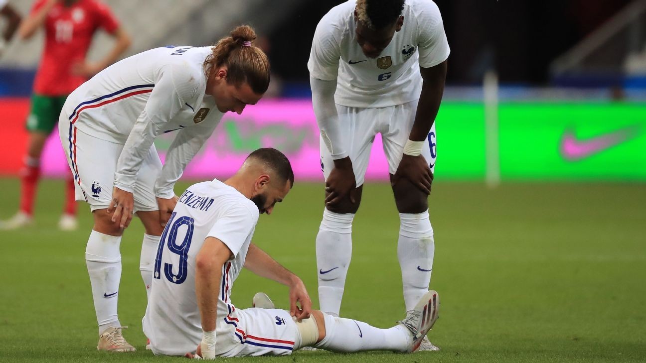 Benzema exits friendly after 'knock' to right knee