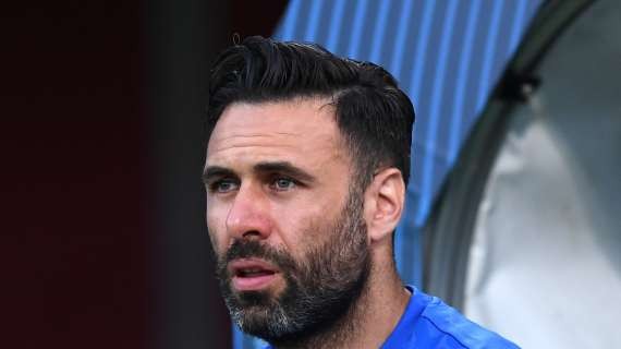 SERIE A - Juventus running an attempt at city-rival goalie Sirigu