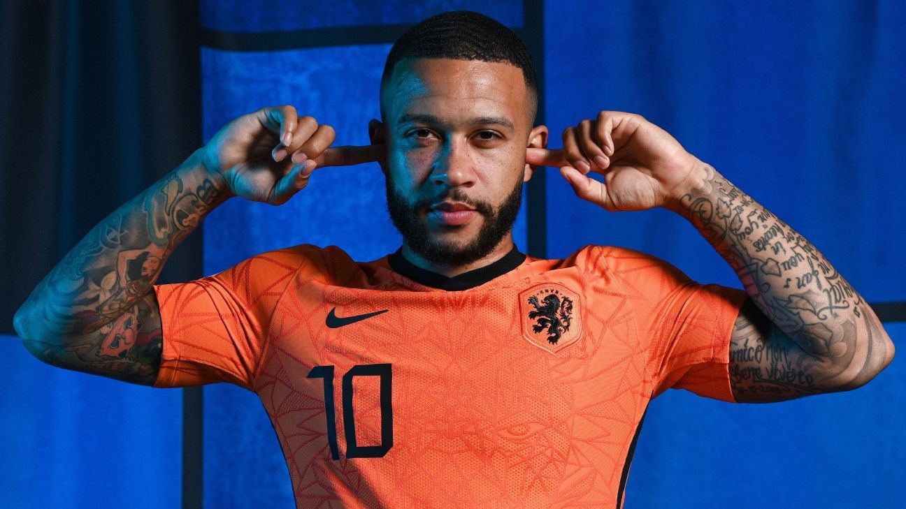 Sources: Depay close as Barca shake-up goes on