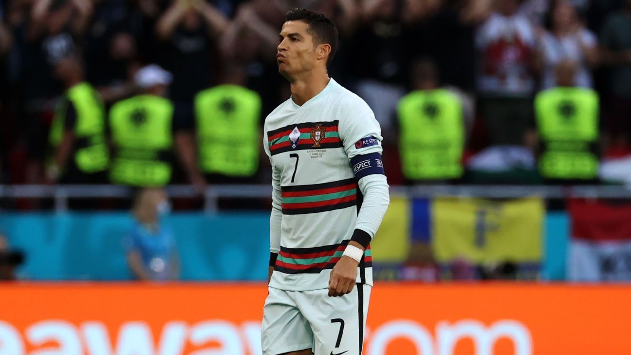 Ronaldo becomes first man to play at five Euros