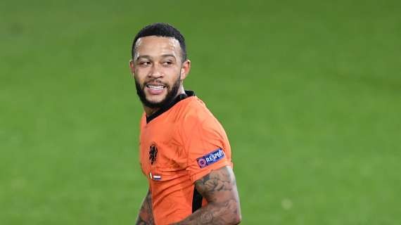 LIGA - Koeman said Depay is close to Barcelona move