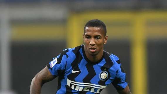 OFFICIAL - Ashley Young completes move to Aston Villa
