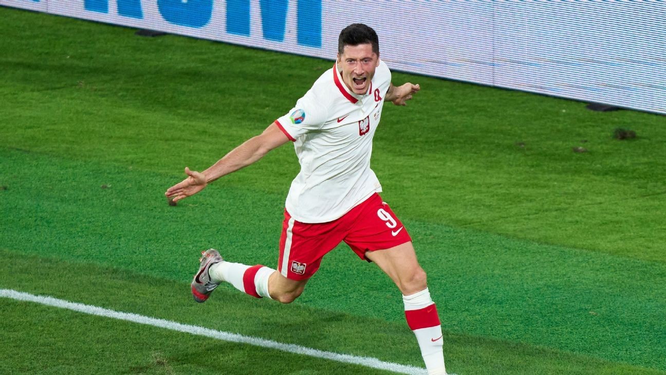 Lewa shows Spain what a top No. 9 looks like in Poland draw