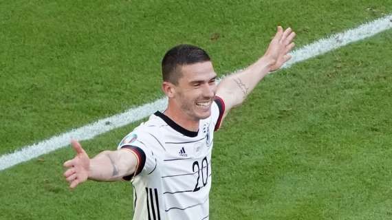 TRANSFERS - Borussia Dortmund approaching German wingback Gosens
