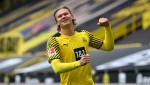 Boy invades pitch for Erling Haaland's autograph during Borussia Dortmund friendly