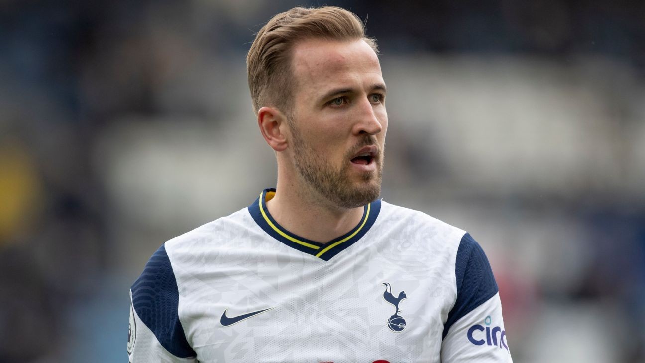 Sources: Kane not at training, pushing City move