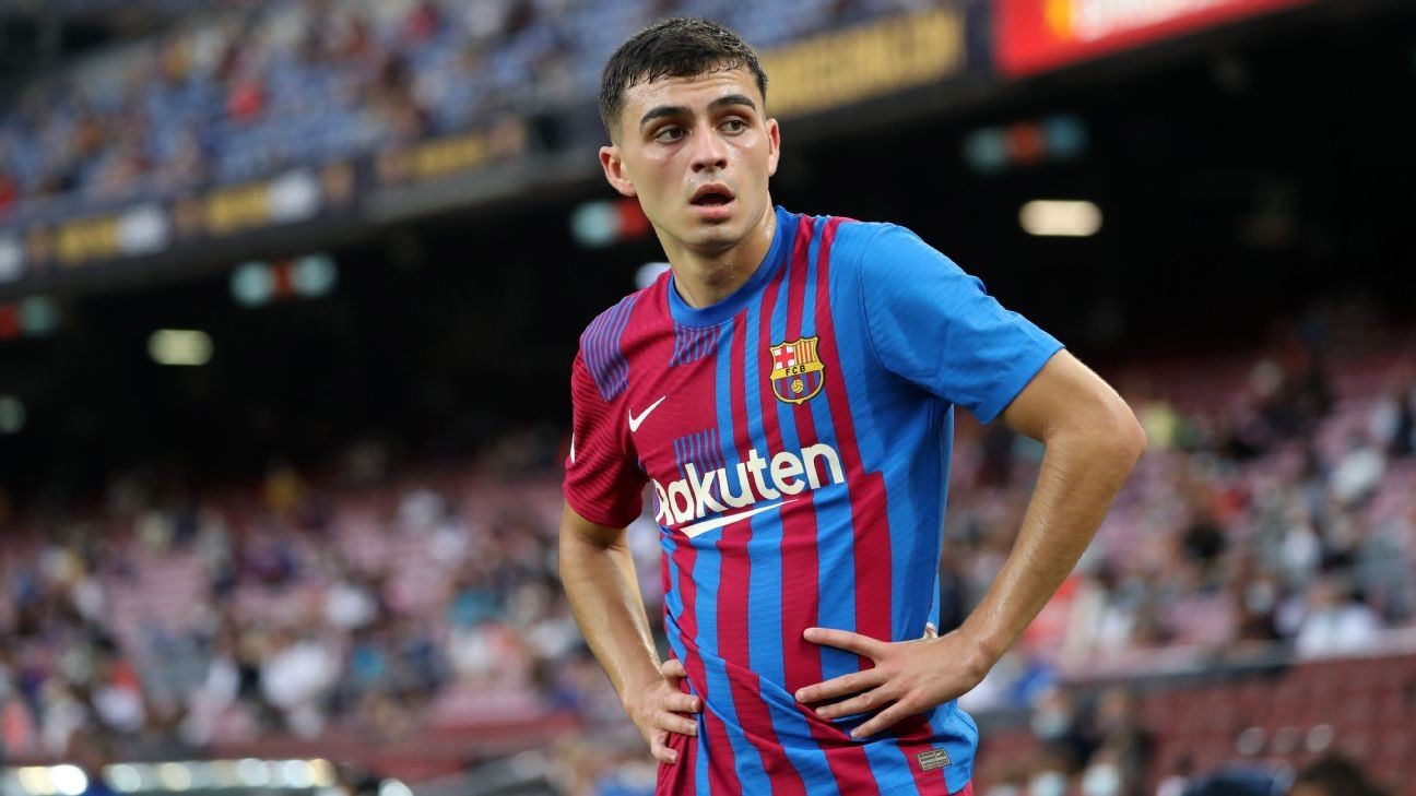 Barcelona's Pedri inks deal with record €1B clause