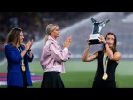 WORLD CUP HEROINES honoured by Barça fans 🏅👏👏👏