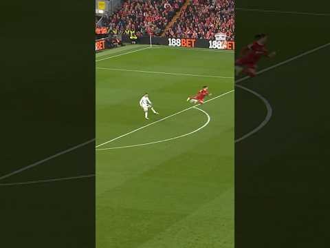 Darwin Núñez forces the first goal!