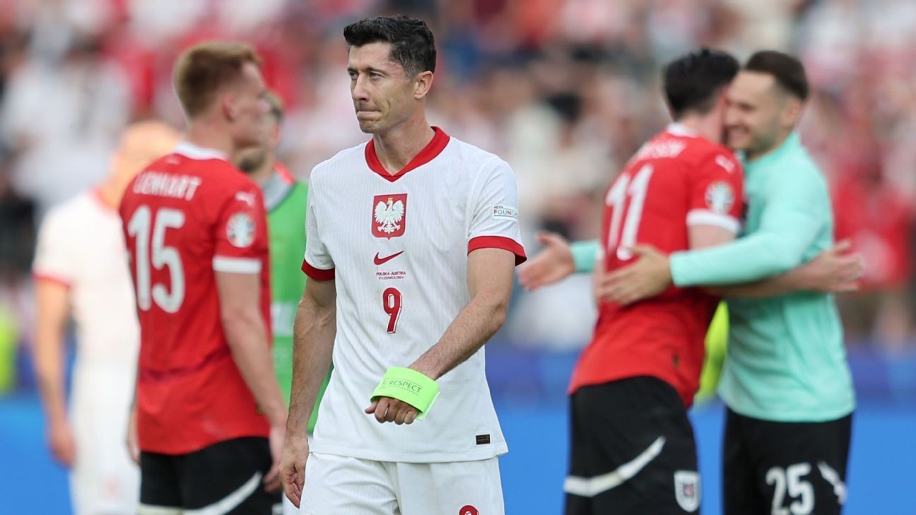 Poland 'missed moment' with Lewandowski return