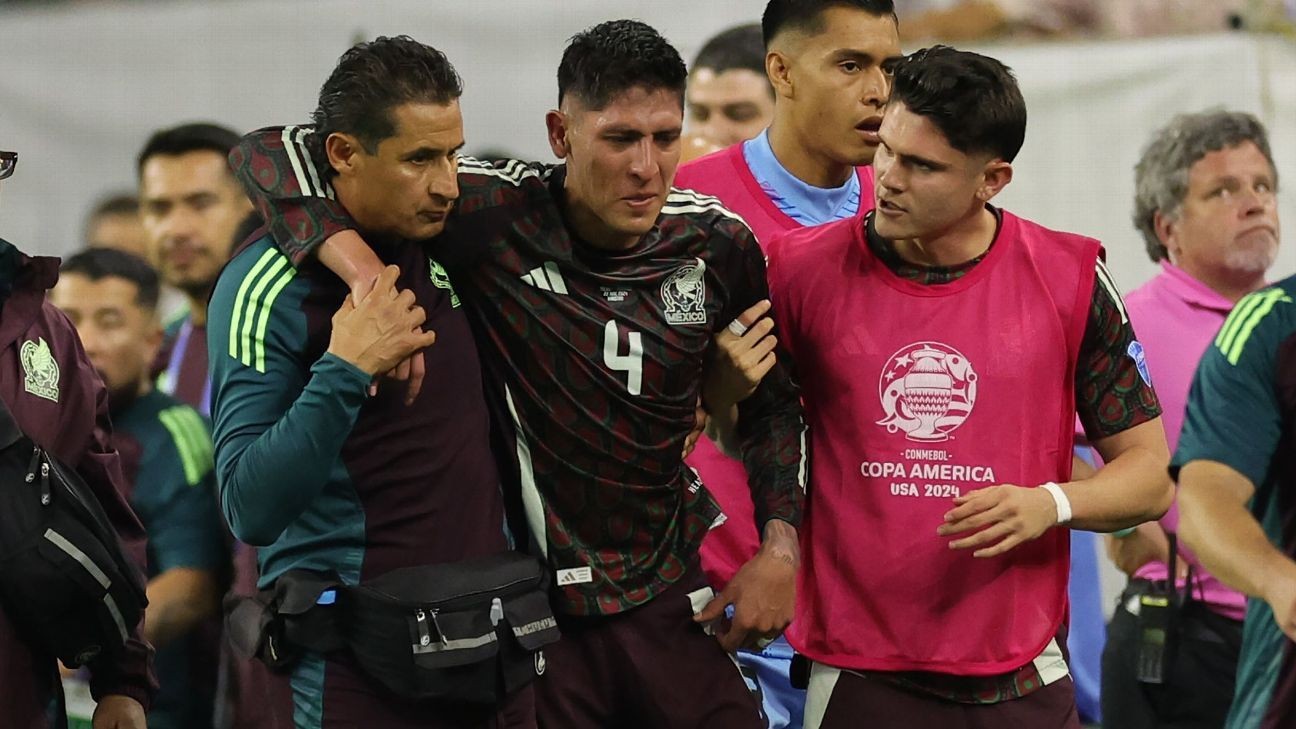 Mexico's Ãlvarez forced off in tears vs. Jamaica
