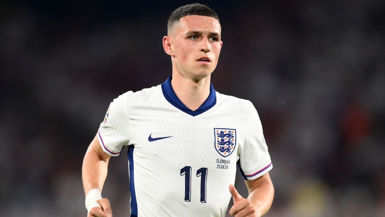 Foden leaves England camp due to 'family matter'