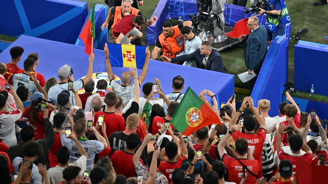 Ronaldo just avoids fan who jumped from crowd