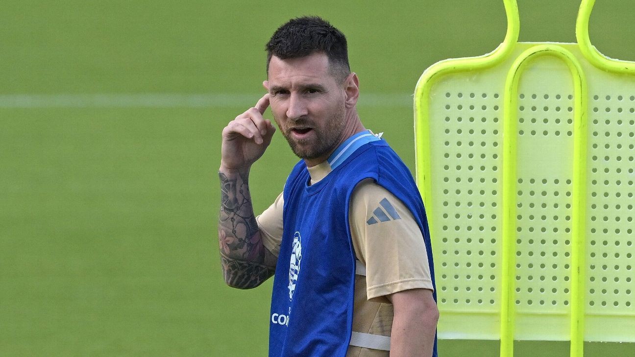 Messi returns to Argentina XI for Copa quarters